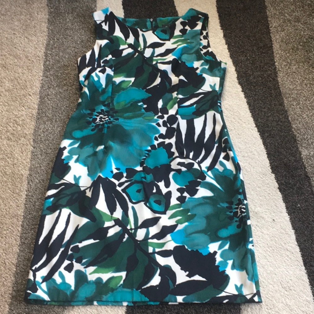 😎 Amazing Sleeveless Fitted Dress